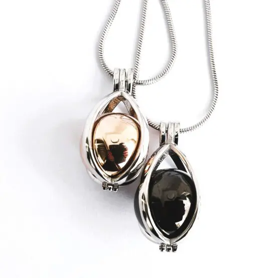Teardrop with ball urns x 2