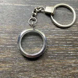 floating glass keyring