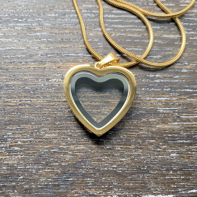 Glass heart gold