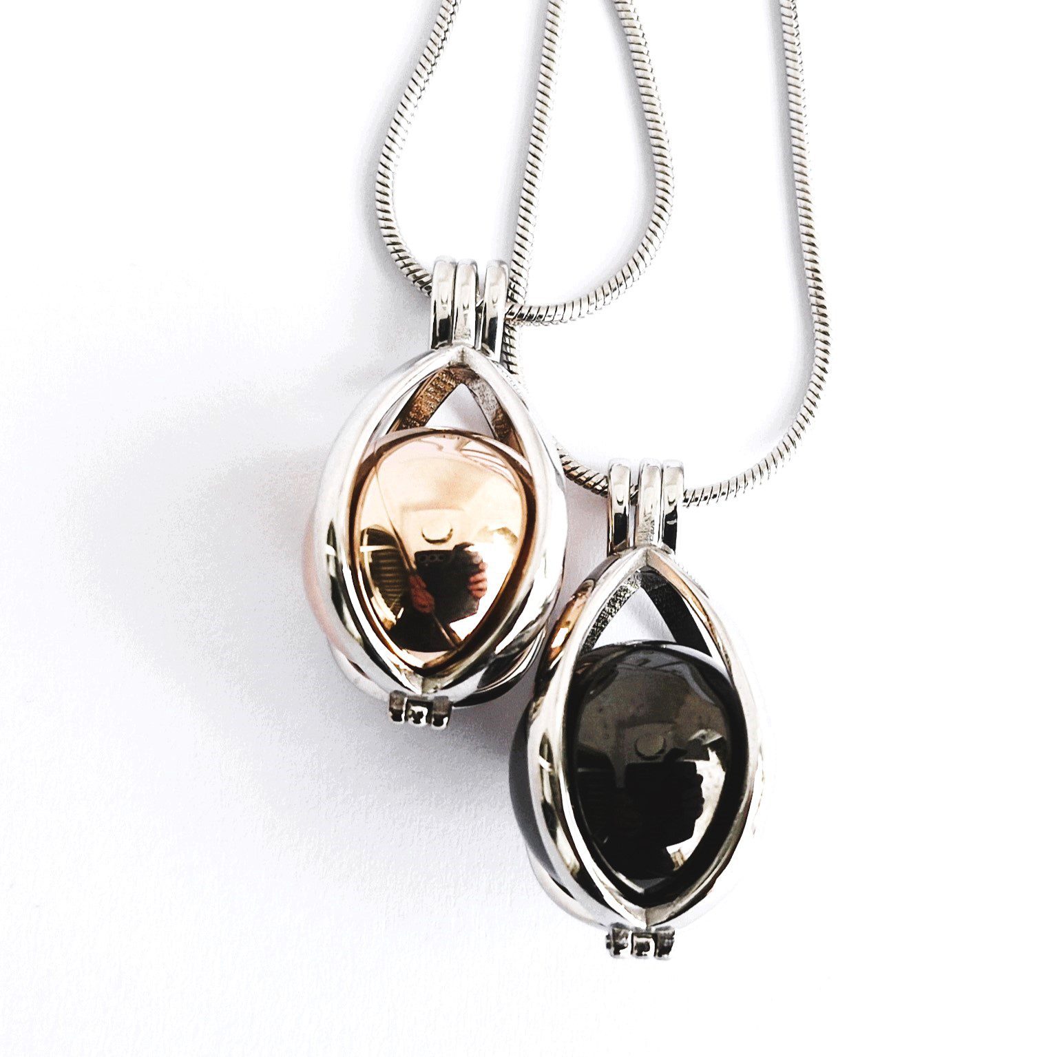 Teardrop with ball urns x 2