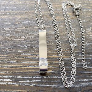 Rectangle urn with gem