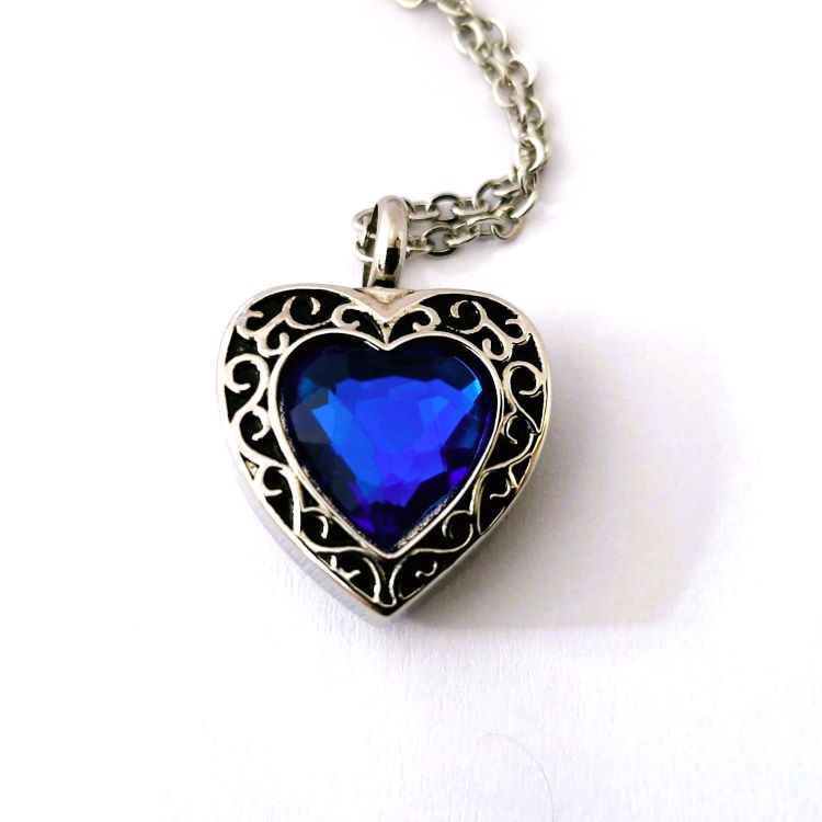 Heart pendant with blue zirconia